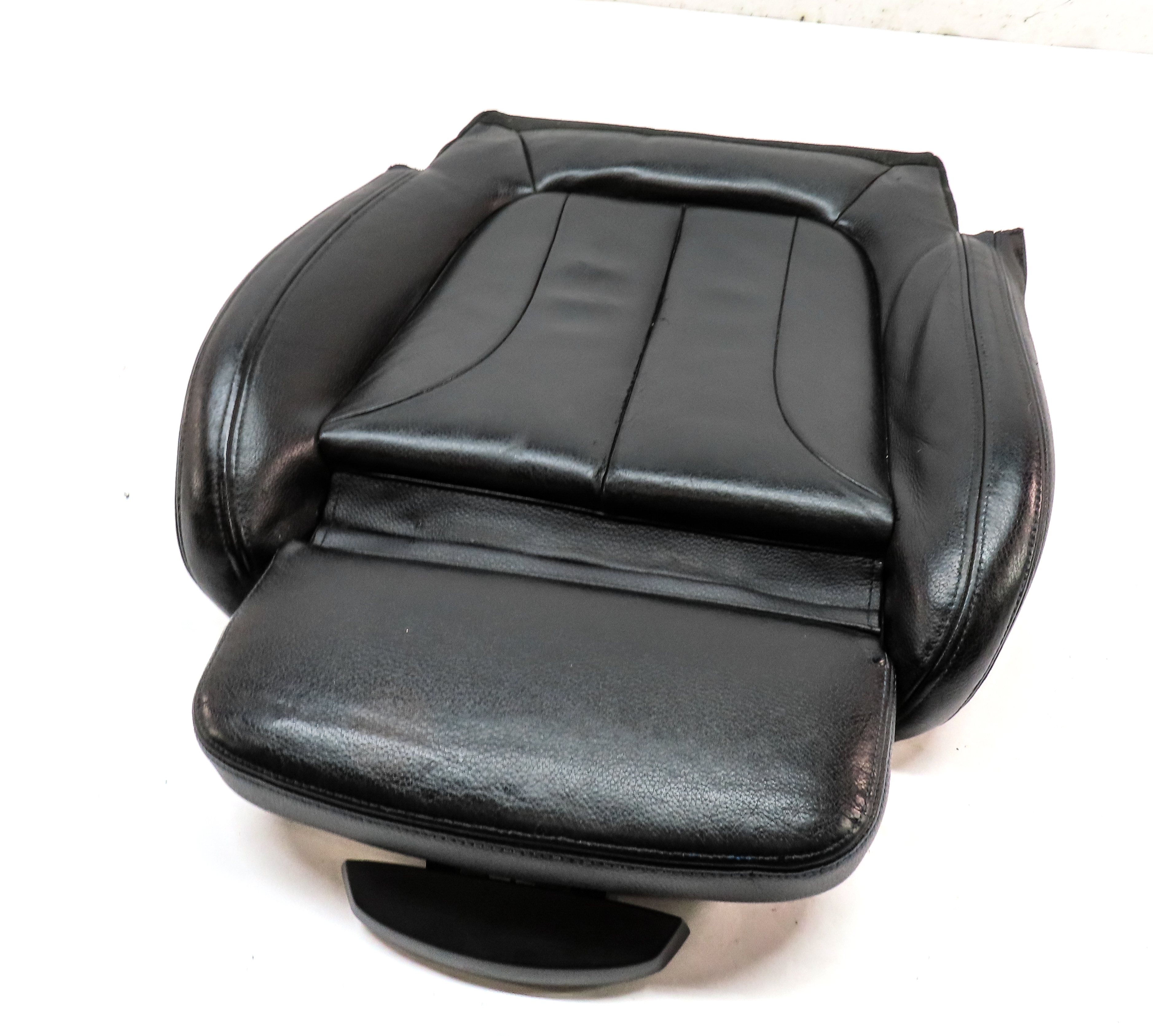 2018 BMW X2 (F39) FRONT LEFT DRIVER LOWER HEATED SPORT SEAT CUSHION (BLACK) — exact item pictured